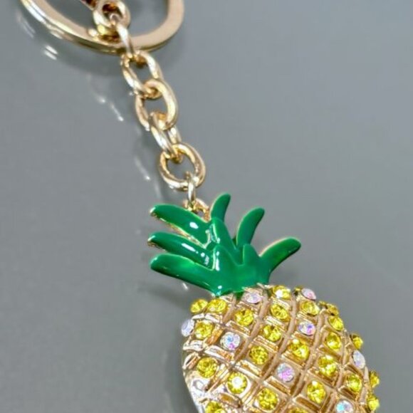 4 1/2" Gold Yellow Clear Rhinestone Bling Pineapple Fruit Bag Charm Keychain New - Picture 2 of 8